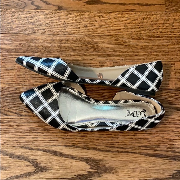 Windowpane black and white flats - Picture 3 of 3